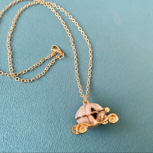 Jewelry - Beautiful Cinderella’s carriage locket